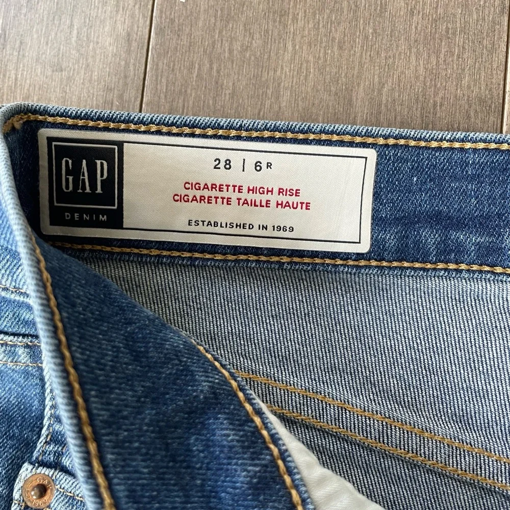 Gap vintage slim high rise jeans, medium blue, size 28 - Picture 2 of 7